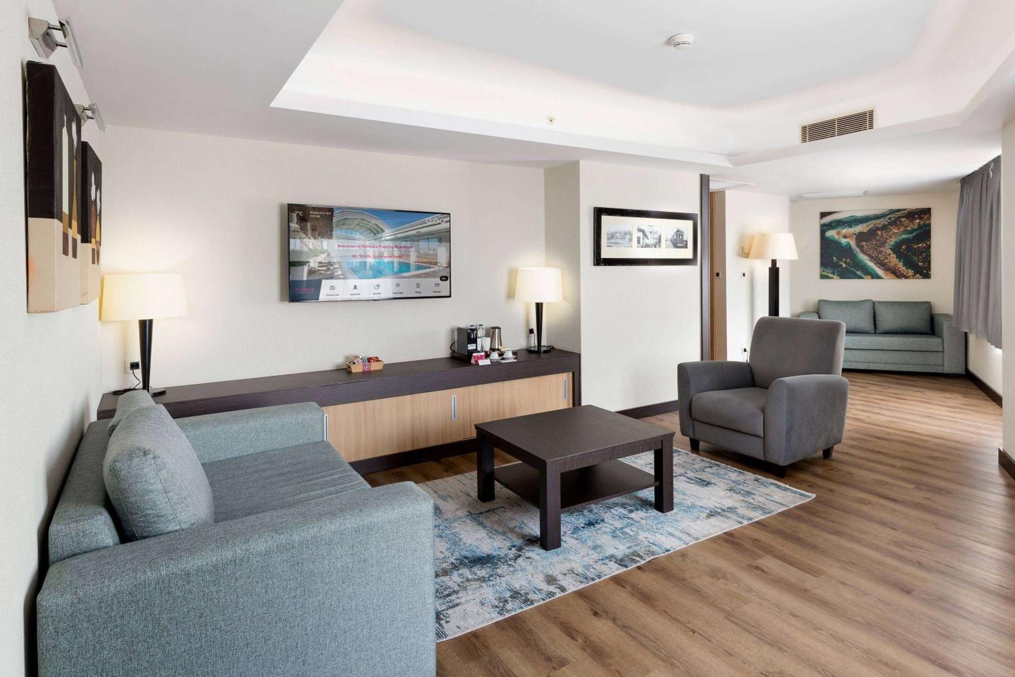 Ramada Plaza By Wyndham Istanbul City Center (Adults Only) Exterior photo Suite