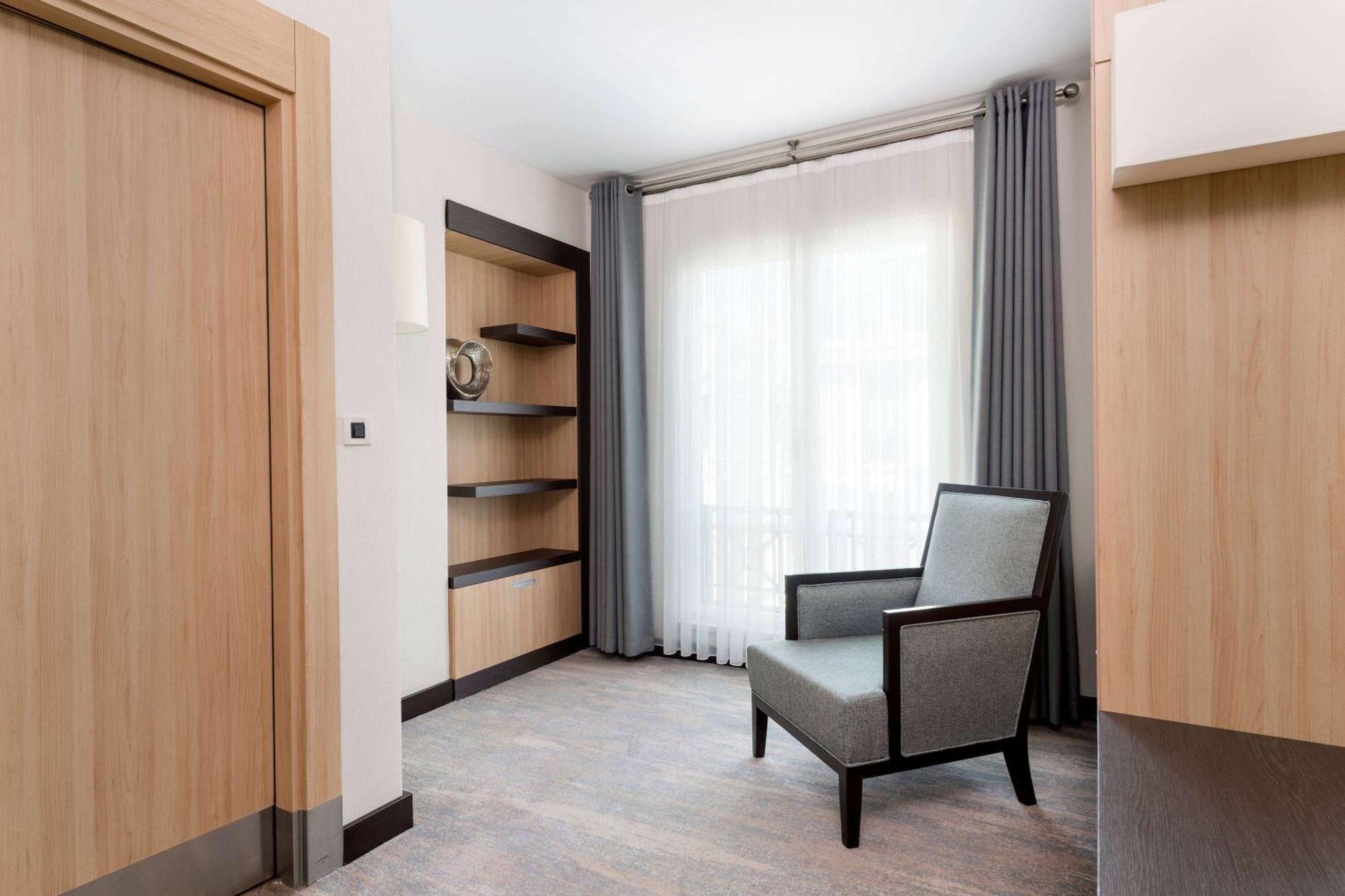 Ramada Plaza By Wyndham Istanbul City Center (Adults Only) Exterior photo A room at the hotel